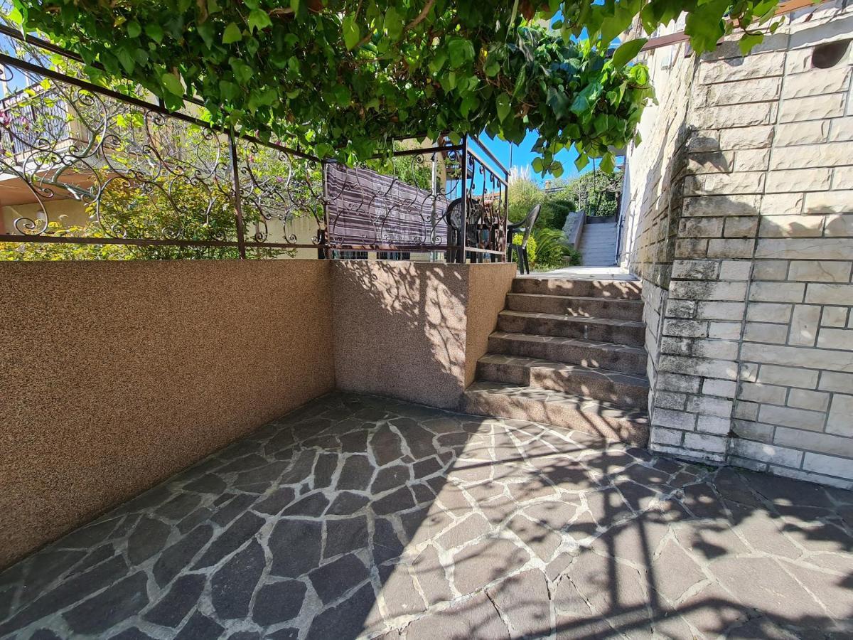 Apartma Pina Apartment Izola Bagian luar foto