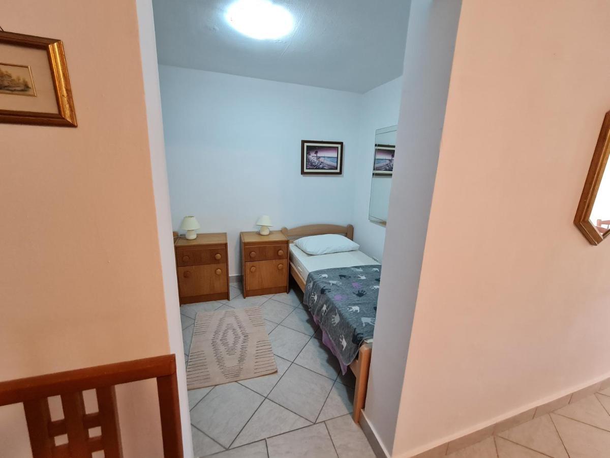 Apartma Pina Apartment Izola Bagian luar foto